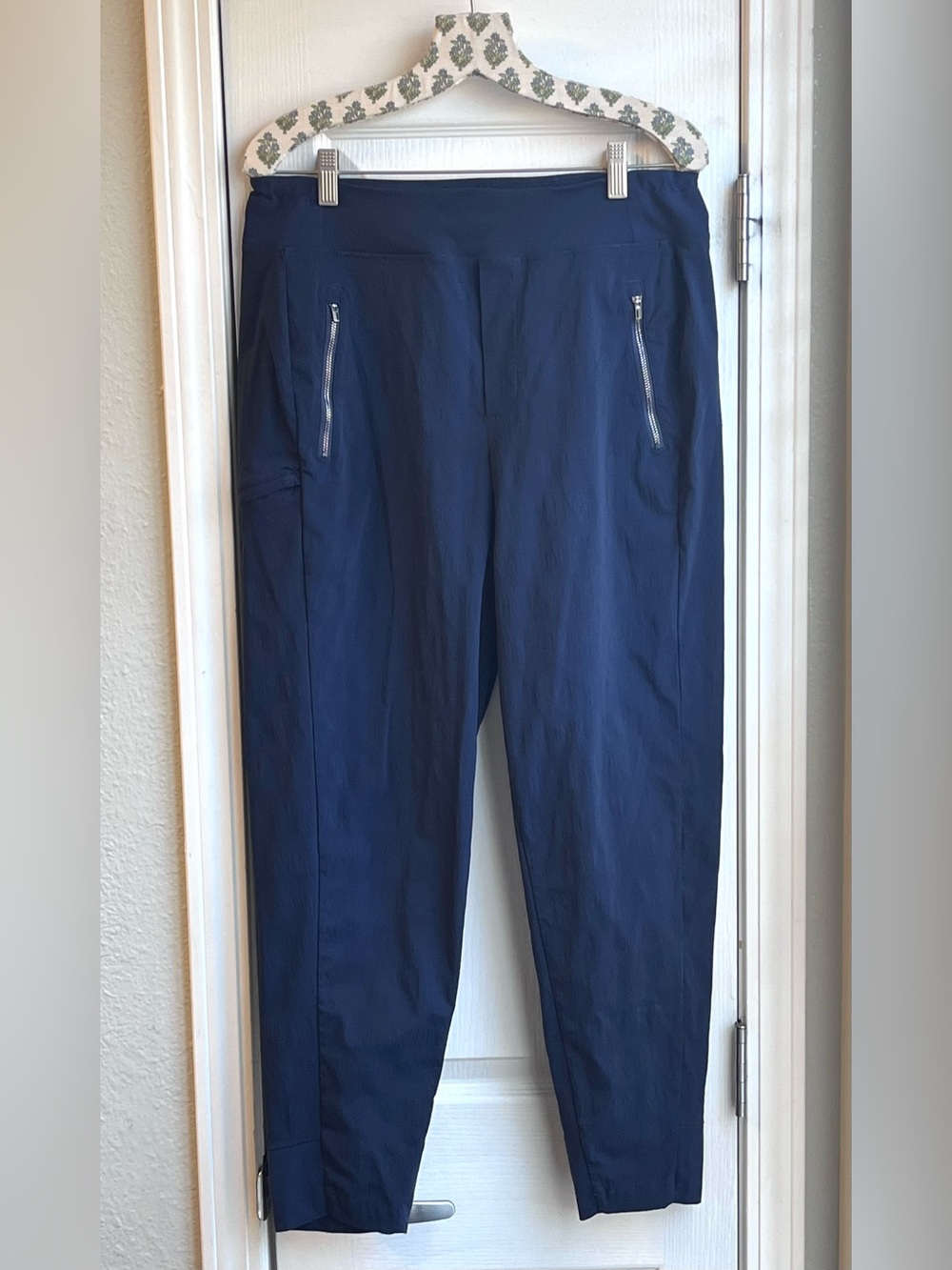 Athleta Navy Blue Trekkie North High Rise Jogger Pants Women’s Size 10